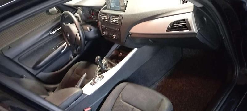 Gebraucht BMW 116 116 PS (85 kW) 2011 Schwarz Kleinwagen