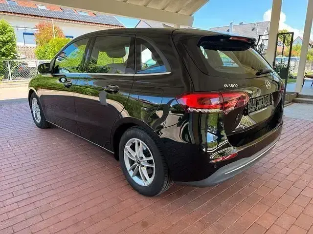 Gebraucht Mercedes B180 Style 136 PS (100 kW) 2019 Kosmosschwarz Kleinwagen