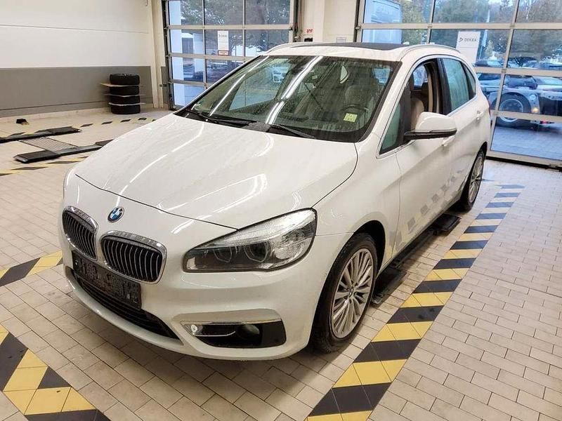 Weiß Gebraucht 2015 BMW 220 Active Tourer Performance Van / Kleinbus | 13.449 € (Guter Preis) - Bild 1/4