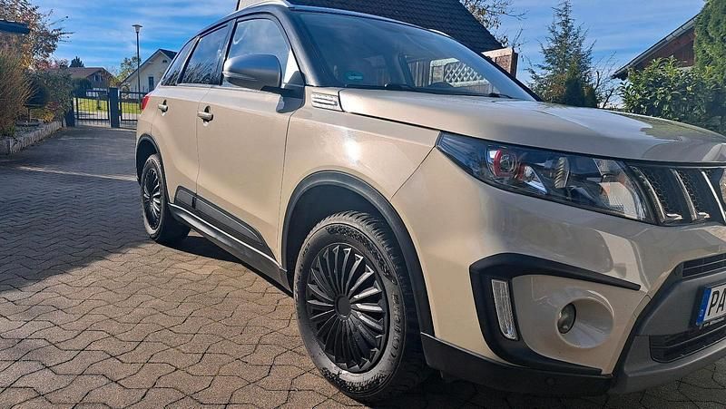 Beige Gebraucht 2017 Suzuki Vitara SUV | 13.950 € (Guter Preis) - Bild 1/4