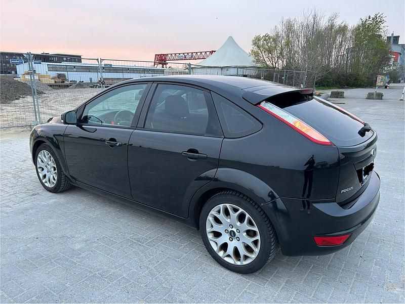 Gebraucht Ford Focus 106 PS (77 kW) 2009 Schwarz Limousine