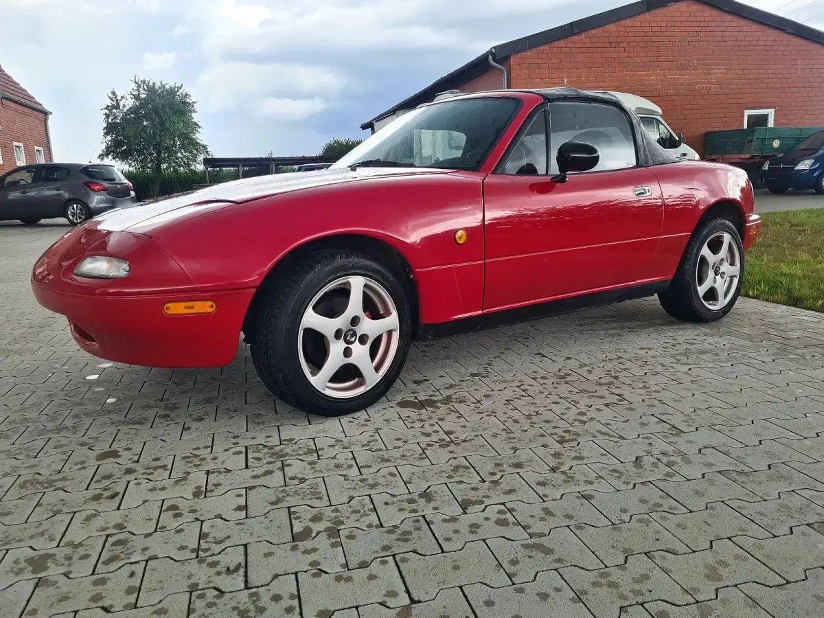 Używany Mazda MX5 90 KM (66 kW) 1991 Czerwony Kabriolet