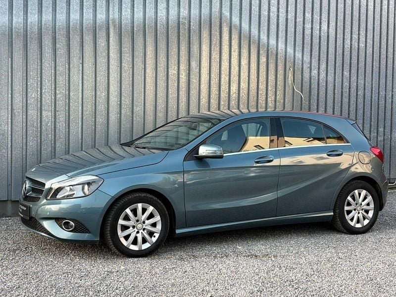 Blau Gebraucht 2013 Mercedes A180 Kleinwagen | 10.900 € (Superpreis) - Bild 1/4