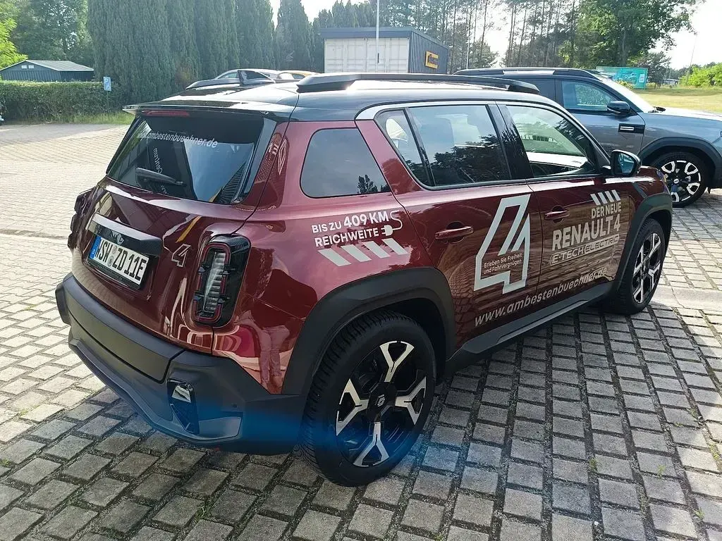 Gebraucht Renault 4 E-Tech Komfort 77 kW (106 PS) 2026 Rot SUV