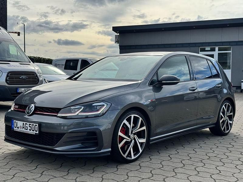 Grau Gebraucht 2018 VW Golf VII GTI Limousine | 19.490 € (Etwas zu teuer) - Bild 1/4