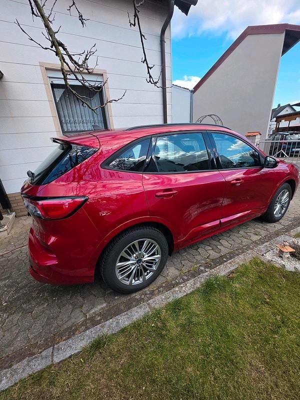 Second-hand Ford Kuga ST-Line 152 CP (111 kW) 2021 Roșu SUV