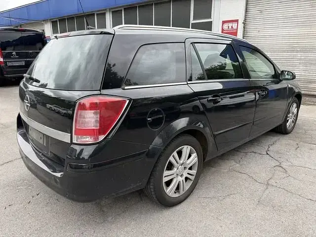 Gebraucht Opel Astra Cosmo 140 PS (102 kW) 2008 Schwarz Kombi