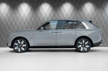Neu Rolls Royce Cullinan 571 PS (419 kW) 2026 Grau SUV