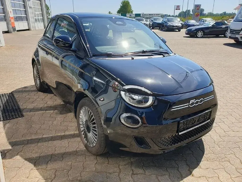 Gebraucht Fiat 500e Icon 69 kW (95 PS) 2023 Onyx schwarz Limousine