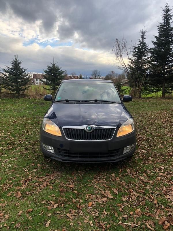 Gebraucht Skoda Fabia Active 69 PS (50 kW) 2012 Blau Kleinwagen