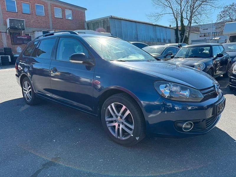 Gebraucht VW Golf VI Match 105 PS (77 kW) 2013 Blau Kleinwagen