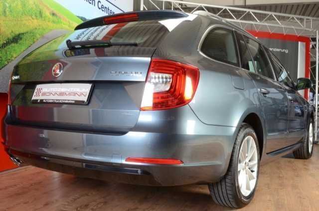 Gebraucht Skoda Superb Ambition 140 PS (102 kW) 2014 Grau metallic Kombi