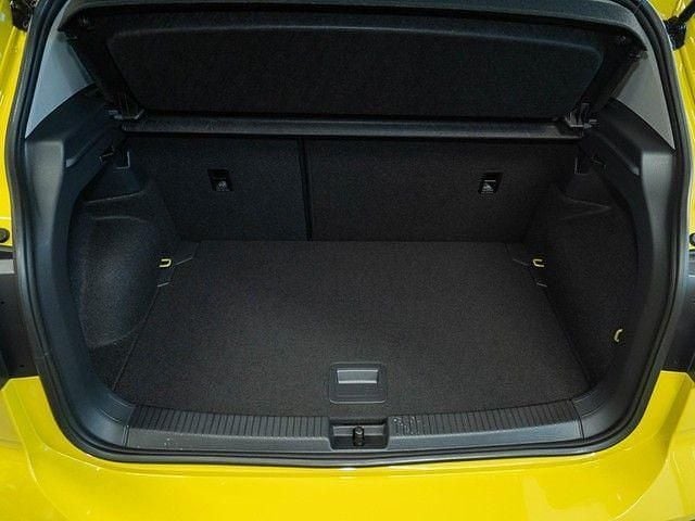 Gebraucht VW T-Cross Life 95 PS (69 kW) 2024 Grape yellow SUV