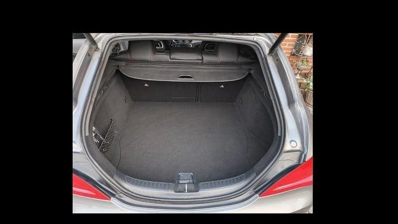 Gebraucht Mercedes CLA200 Shooting Brake AMG line 156 PS (114 kW) 2015 Grau Kombi