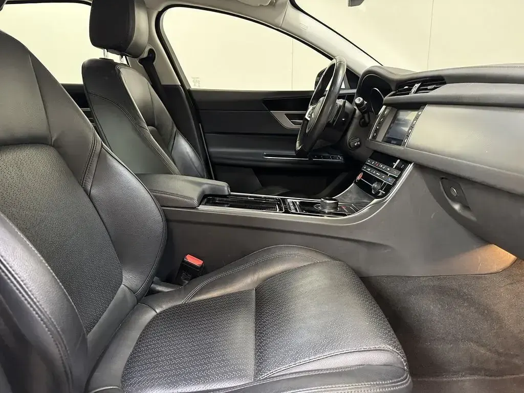 Gebraucht Jaguar XF 179 PS (131 kW) 2018 Weiß Kombi