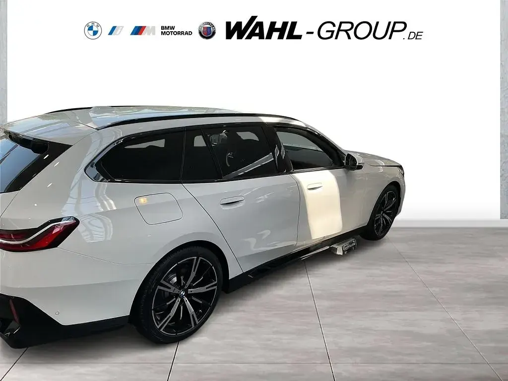 Neu BMW 520 M Sport 197 PS (144 kW) 2025 Weiß Kombi