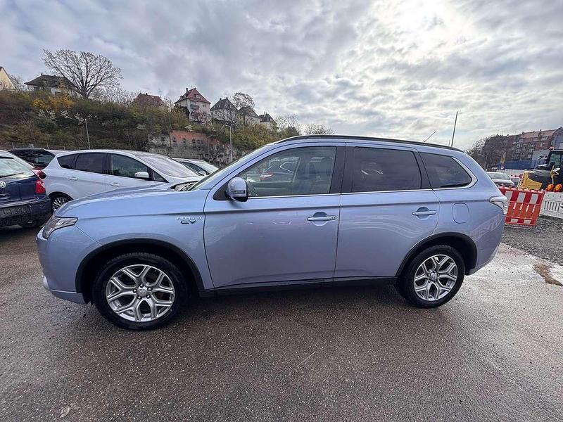 Gebraucht Mitsubishi Outlander P-HEV Plus 121 PS (88 kW) 2015 Bluish silver SUV