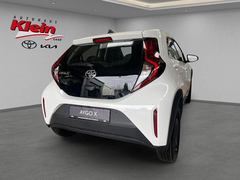 Neu Toyota Aygo X Play 72 PS (52 kW) 2025 Weiß SUV