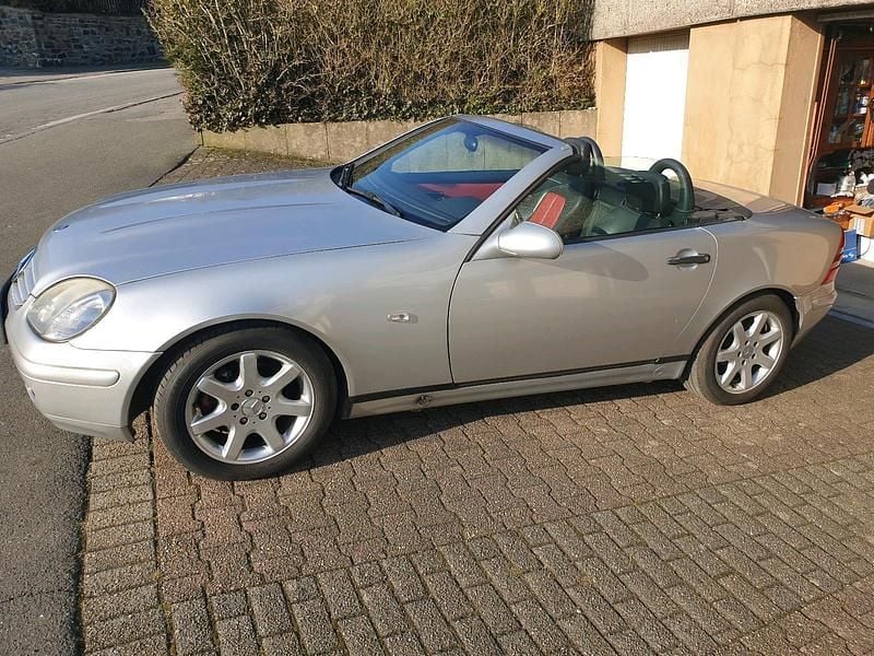 Gebraucht Mercedes SLK230 193 PS (141 kW) 1997 Silber Cabrio