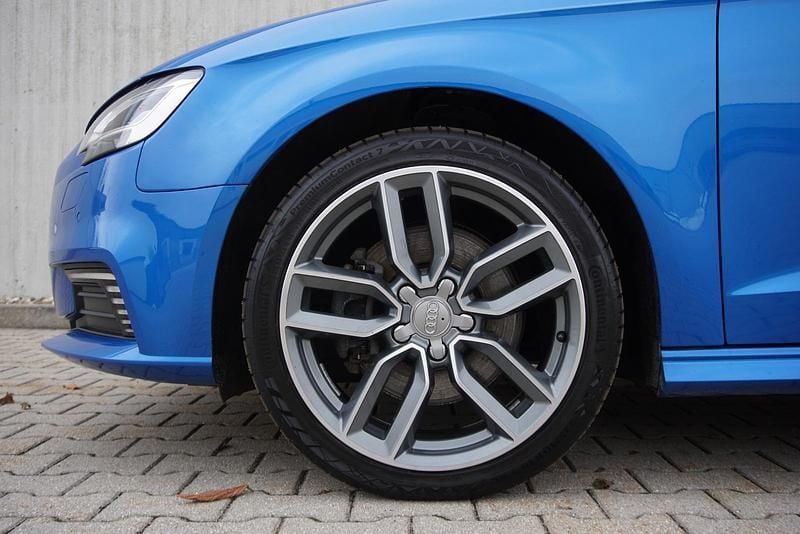 Gebraucht Audi A3 e-tron S-Line 204 PS (150 kW) 2020 Arablau kristalleffekt Kleinwagen