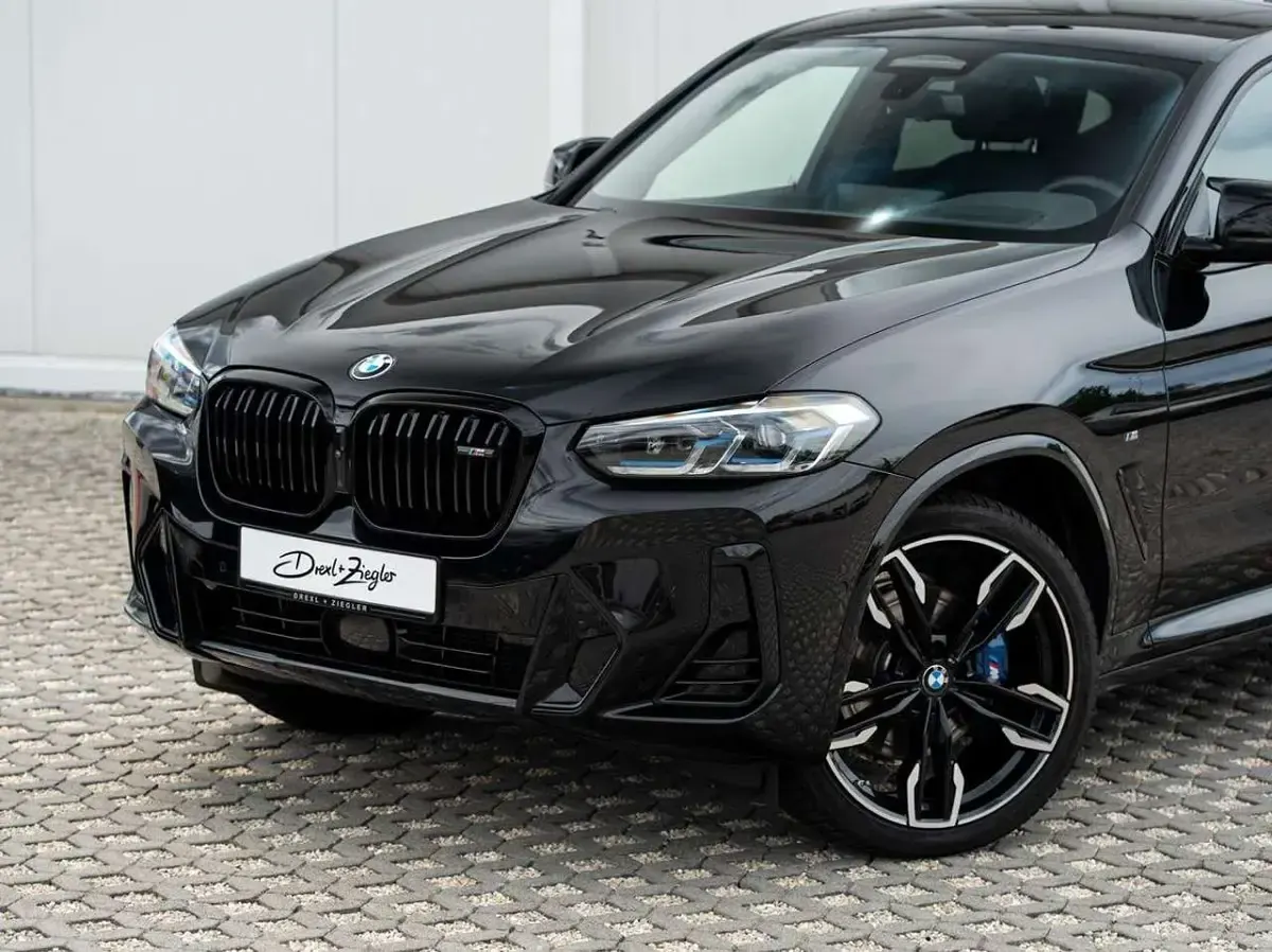 Gebraucht BMW X4 M 360 PS (264 kW) 2025 Saphirschwarzmetallic SUV