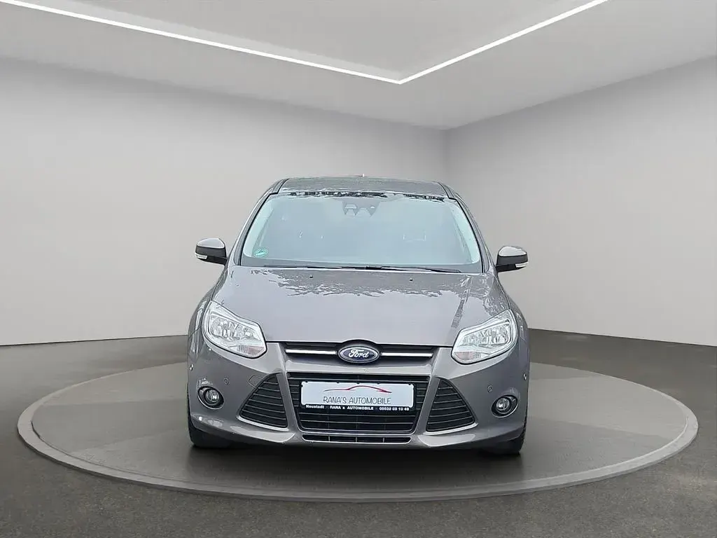 Używany Ford Focus SYNC Edition 125 KM (91 kW) 2014 Brązowy Sedan/Limuzyna