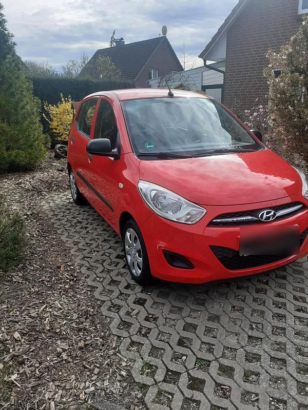 Gebraucht Hyundai i10 68 PS (50 kW) 2012 Rot Kleinwagen