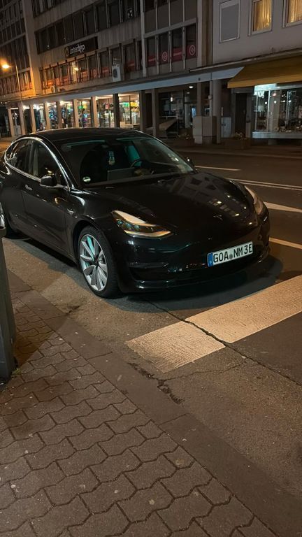 Schwarz Gebraucht 2019 Tesla Model 3 Long Range Limousine | 21.490 € (Fairer Preis) - Bild 1/4