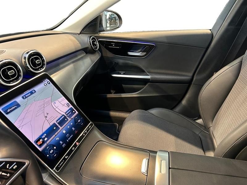 Gebraucht Mercedes C300 Avantgarde 265 PS (194 kW) 2023 Metalliclack obsidianschwarz metallic Limousine