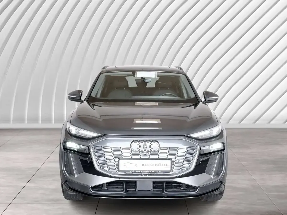 Gebraucht Audi Q6 e-tron 284 kW (387 PS) 2025 Daytonagrau perleffekt SUV