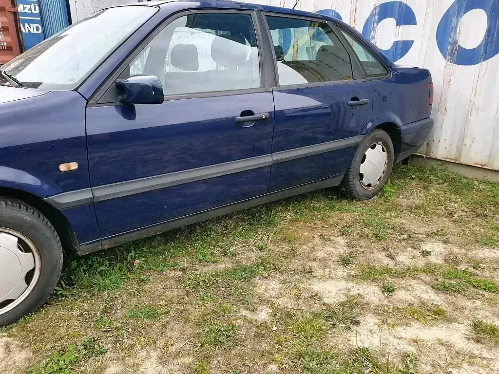 Gebraucht VW Passat 100 PS (73 kW) 1996 Blau Limousine