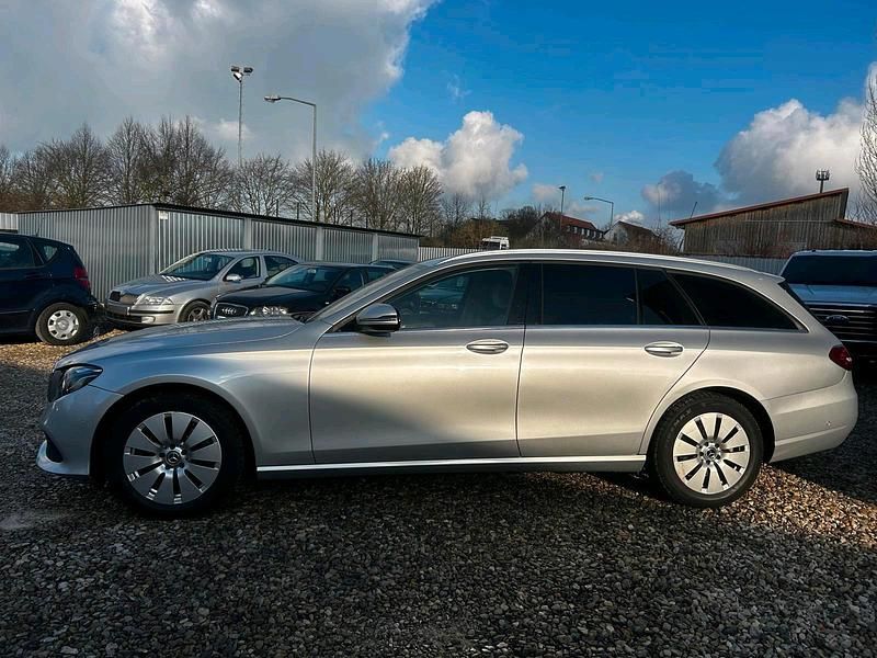 Gebraucht Mercedes E220 194 PS (142 kW) 2017 Silber Kombi