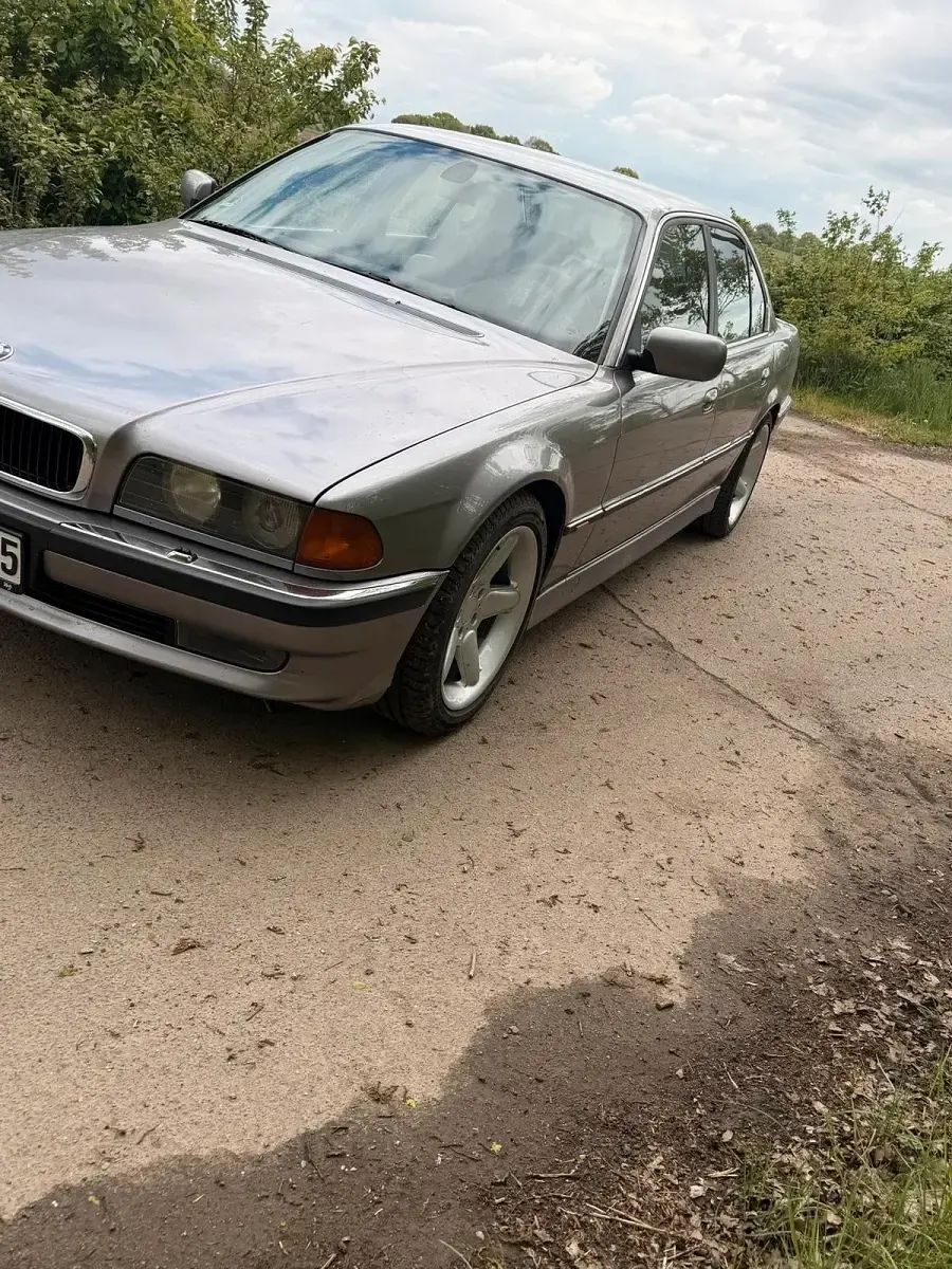 Gebraucht BMW 735 235 PS (172 kW) 1996 Silber Limousine