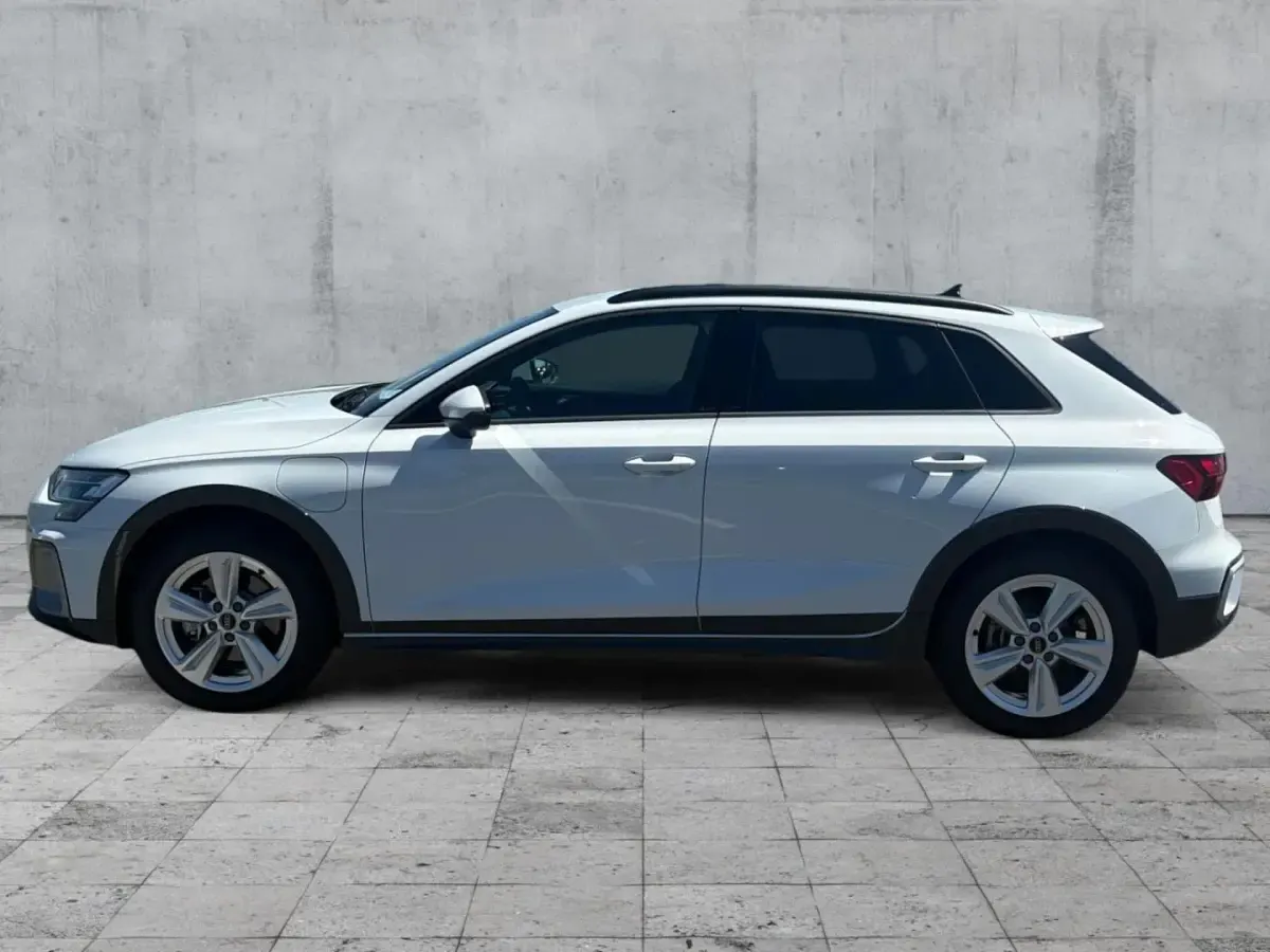 Gebraucht Audi A3 e-tron Comfort 204 PS (150 kW) 2025 Gletscherweiß metallic Kleinwagen