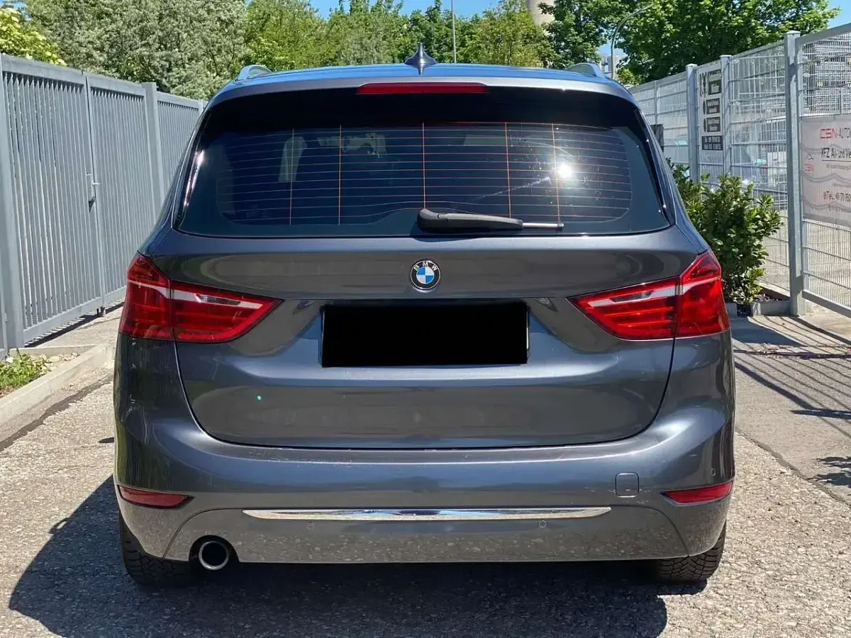 Gebraucht BMW 218 Luxury Line 136 PS (100 kW) 2015 Mineralgrau Van / Kleinbus