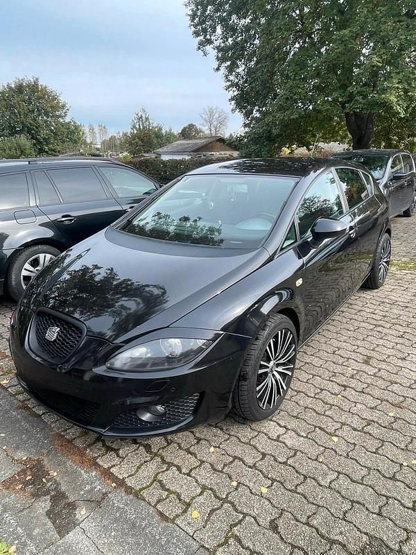 Schwarz Gebraucht 2009 Seat Leon Limousine | 3.200 € (Guter Preis) - Bild 1/4