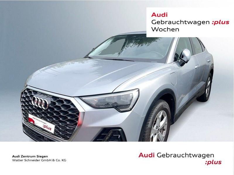Florettsilber metallic (metallic) Gebraucht 2021 Audi Q3 Sportback Ambiente SUV | 29.610 € (Guter Preis) - Bild 1/2