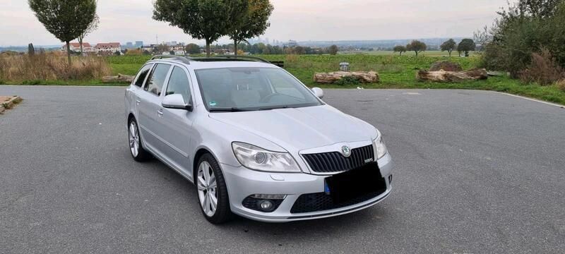 Silber Gebraucht 2012 Skoda Octavia RS Kombi | 5.590 € (Fairer Preis) - Bild 1/4