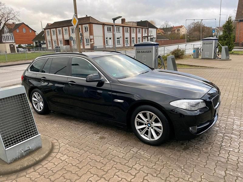 Schwarz Gebraucht 2012 BMW 520 Kombi | 9.500 € (Fairer Preis) - Bild 1/4
