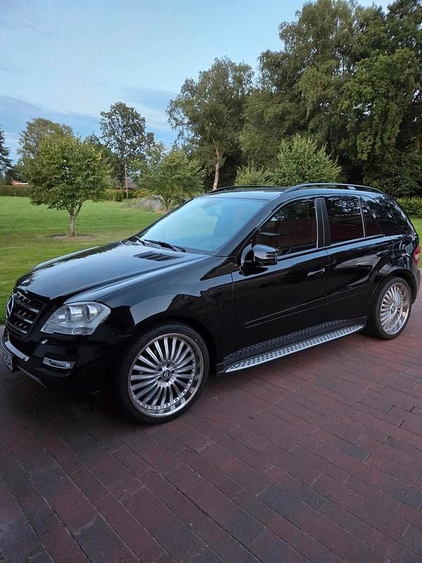 Gebraucht Mercedes ML350 231 PS (169 kW) 2010 Schwarz SUV