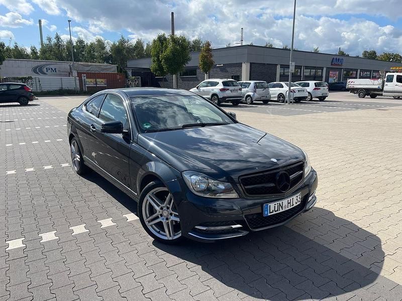 Gebraucht Mercedes C180 156 PS (114 kW) 2012 Schwarz Coupé