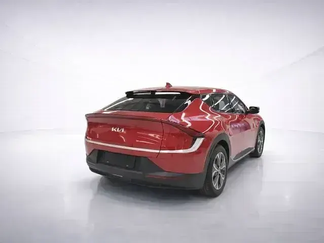 Gebraucht Kia EV6 125 kW (170 PS) 2023 (cr5) runway rot met SUV