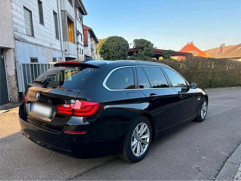 Gebraucht BMW 520 184 PS (135 kW) 2012 Schwarz Kombi