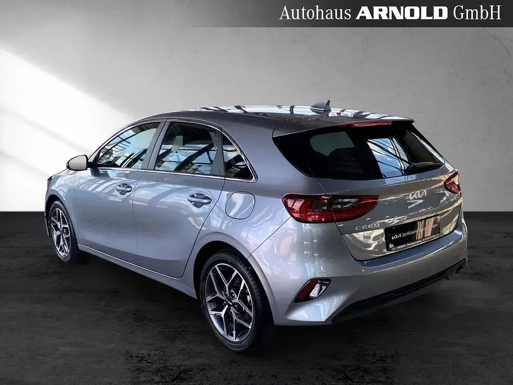 Gebraucht Kia Ceed Spirit 140 PS (102 kW) 2025 Silber Kleinwagen