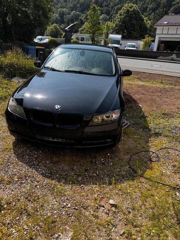 Schwarz Gebraucht 2006 BMW 330 Limousine | 3.500 € (Guter Preis) - Bild 1/4