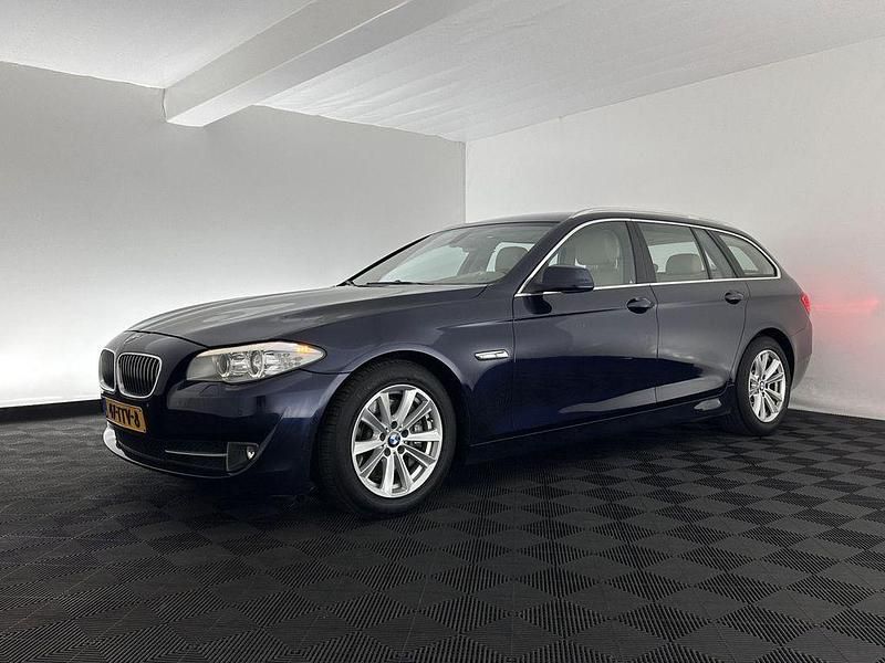 Gebraucht BMW 525 Executive 218 PS (160 kW) 2012 Blau Kombi