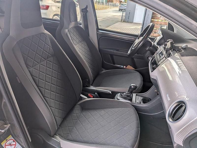 Gebraucht VW e-up! Style 61 kW (83 PS) 2022 Schwarz Kleinwagen
