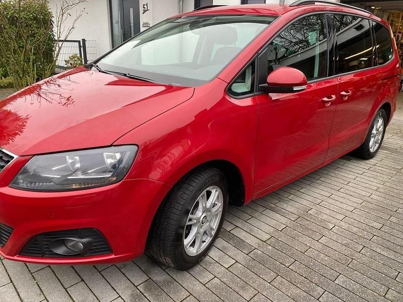 Rot Gebraucht 2020 Seat Alhambra Ecomotive Van / Kleinbus | 19.980 € (Guter Preis) - Bild 1/4