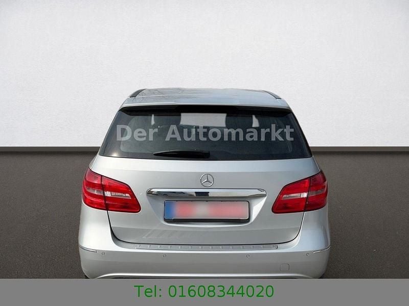 Gebraucht Mercedes B180 122 PS (89 kW) 2013 Silber Van / Kleinbus