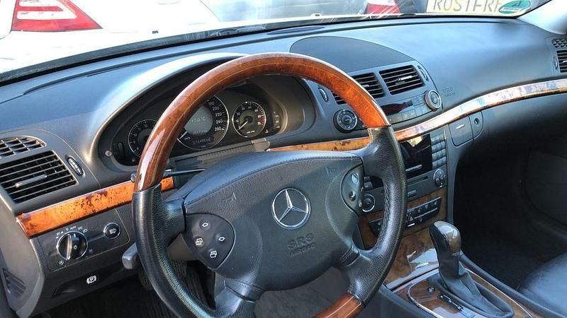 Gebraucht Mercedes E240 Elegance 177 PS (130 kW) 2005 Silber Limousine